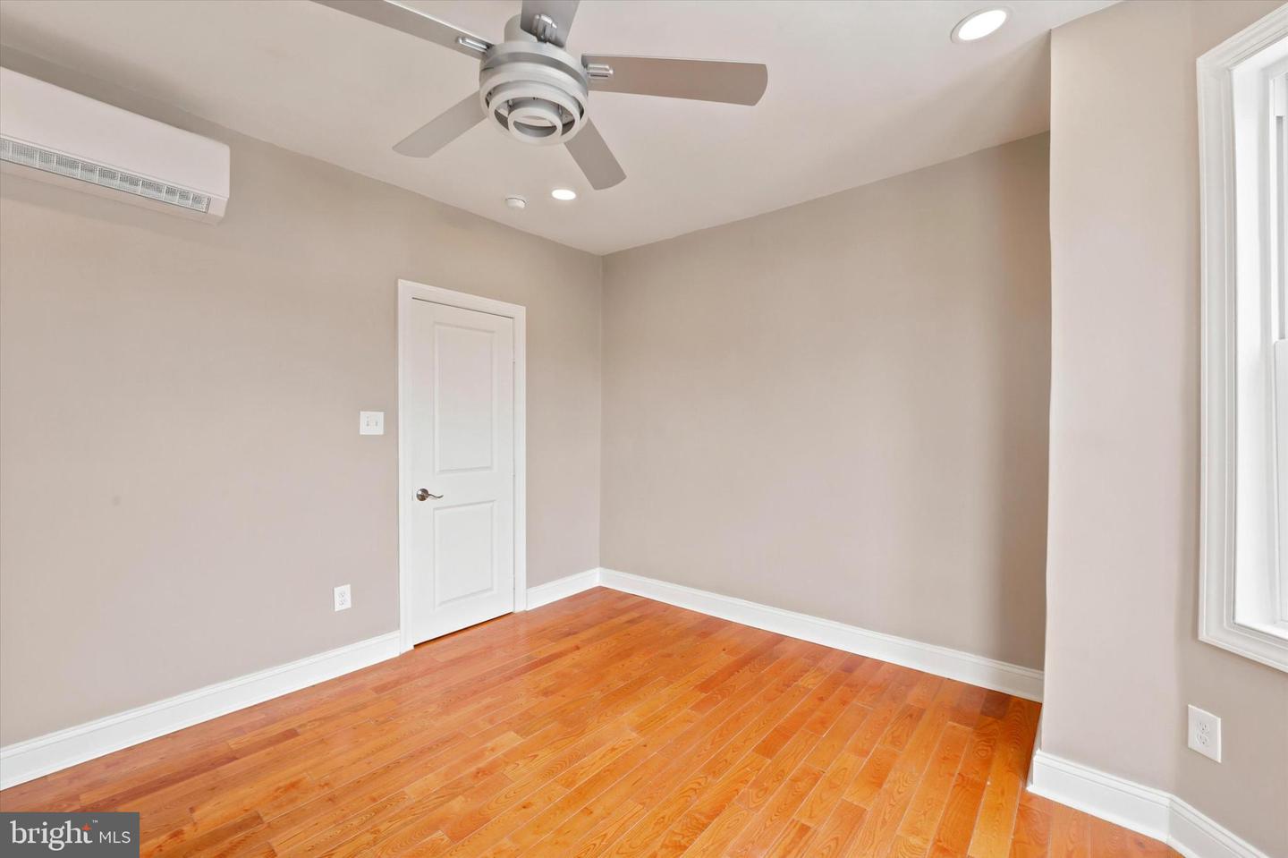 5439 Regent St Property Photo 15