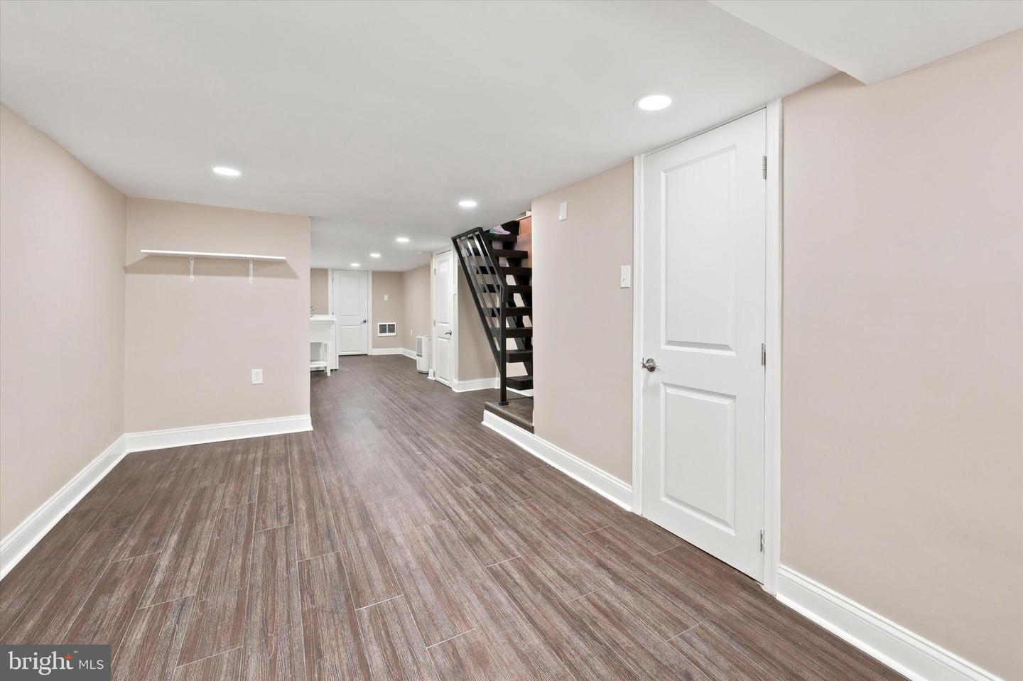 5439 Regent St Property Photo 16
