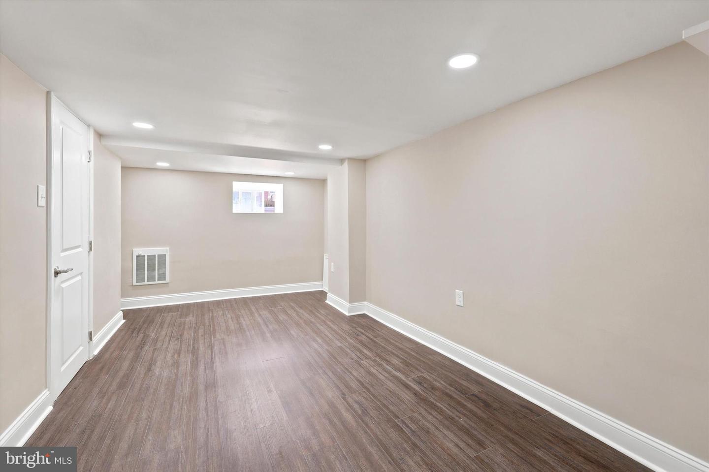 5439 Regent St Property Photo 17
