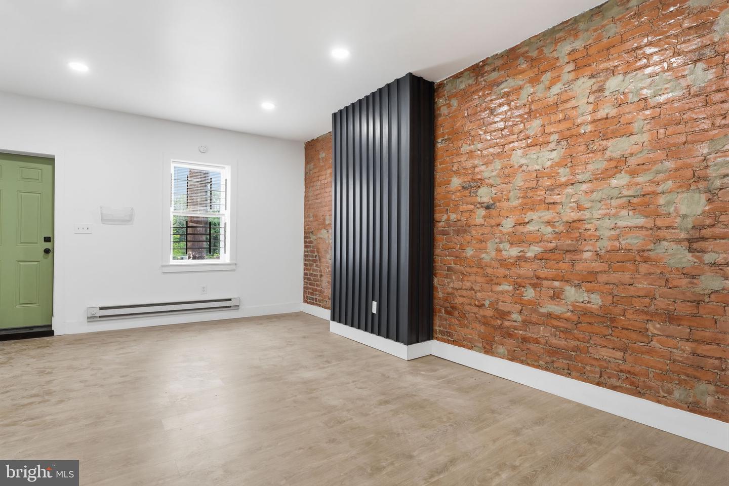 2357 N Beechwood St Property Photo 5