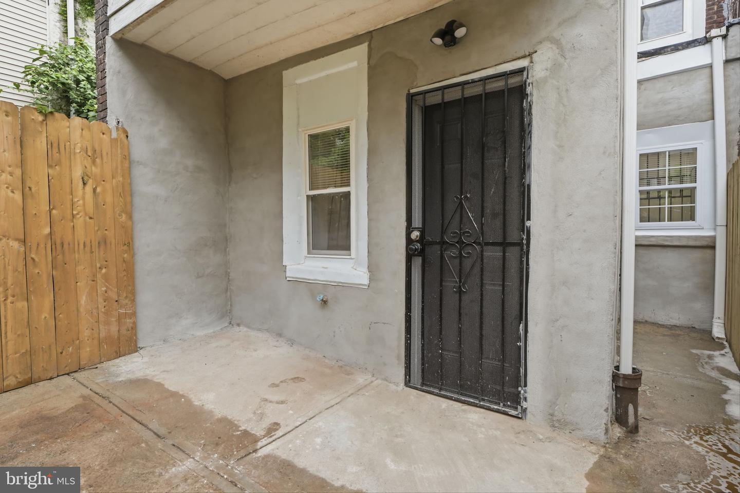 2357 N Beechwood St Property Photo 24