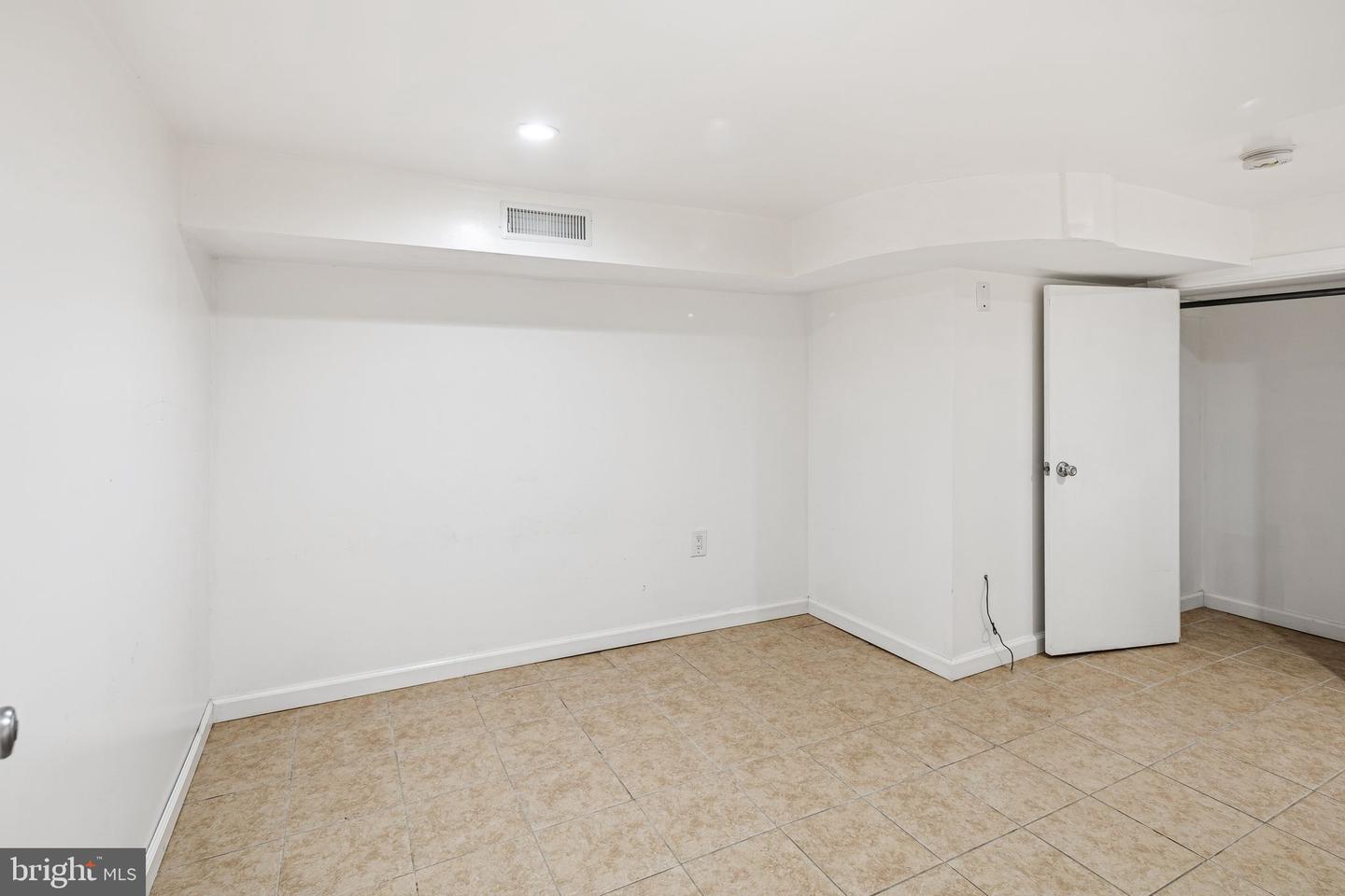 1940 N Marshall St #1 Property Photo 9