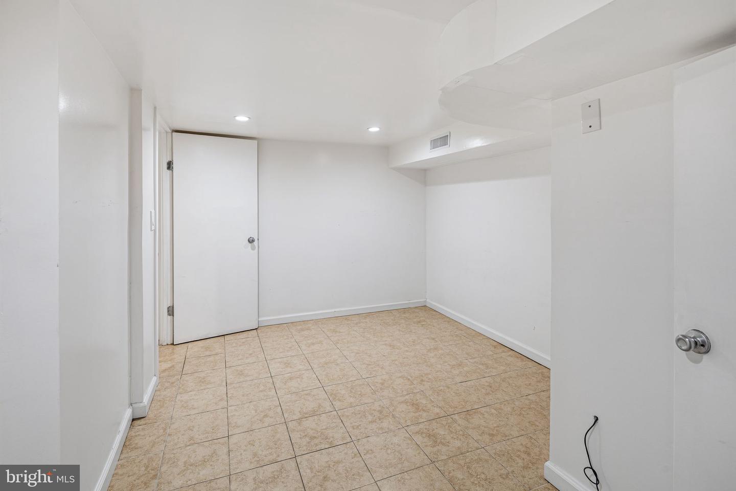 1940 N Marshall St #1 Property Photo 11