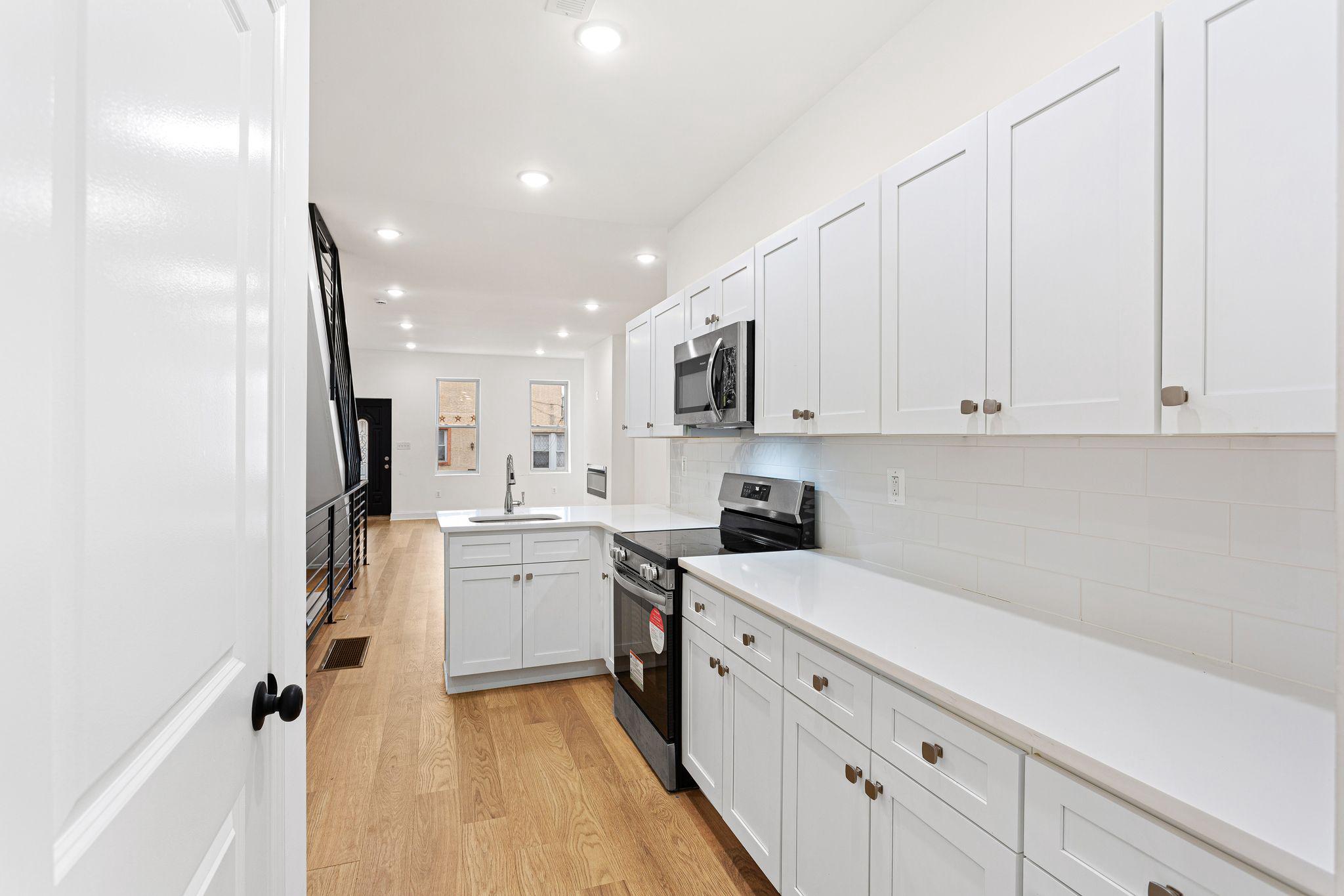 1823 Morris St Property Photo 9