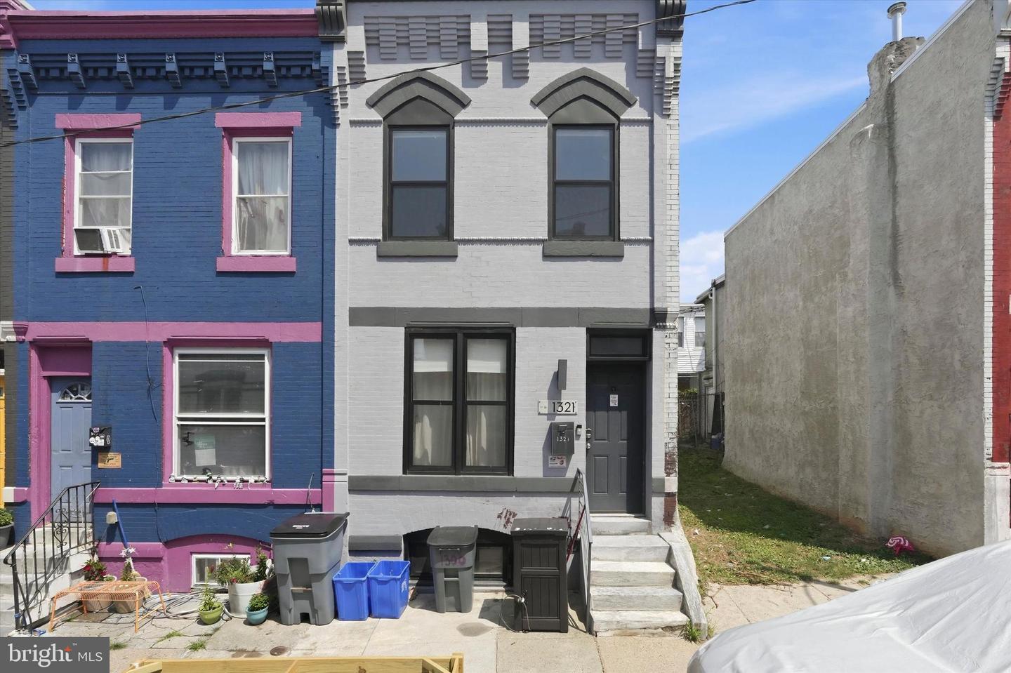 1321 N DOVER ST Property Photo 1