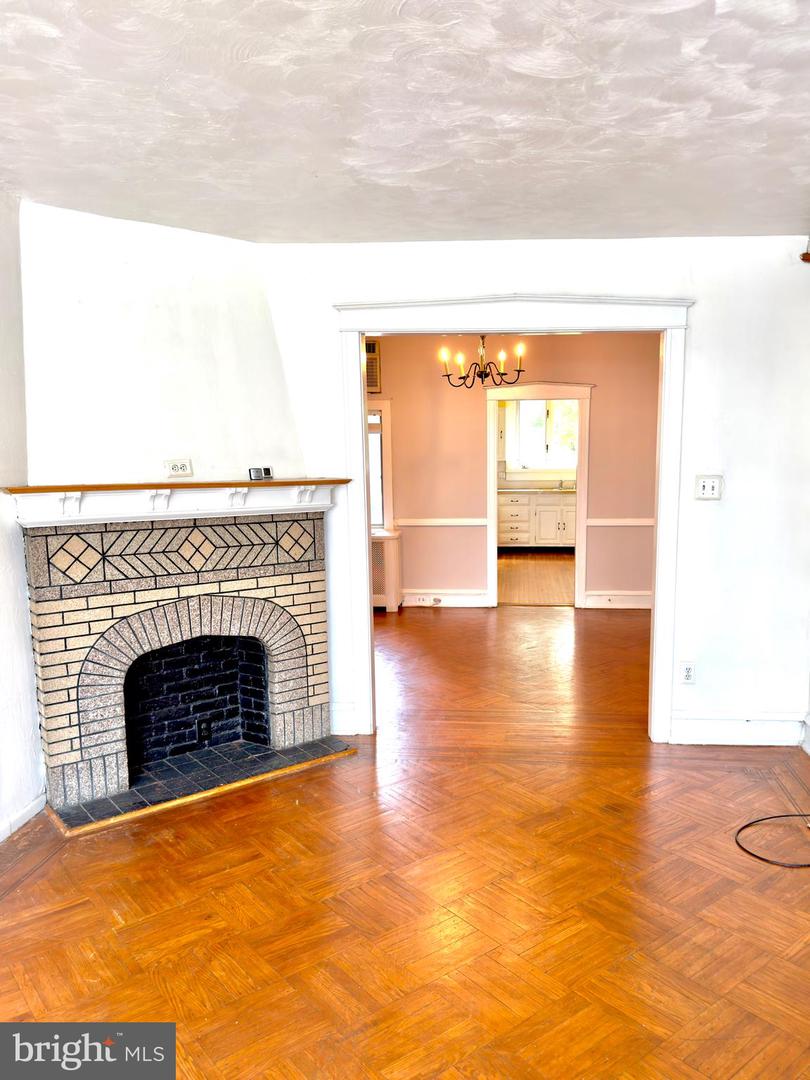 653 Gerhard St Property Photo 4