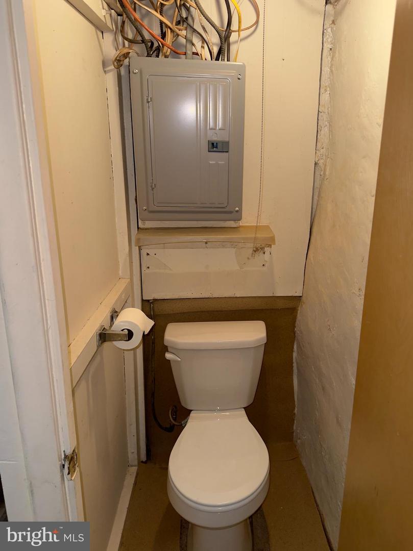 653 Gerhard St Property Photo 11
