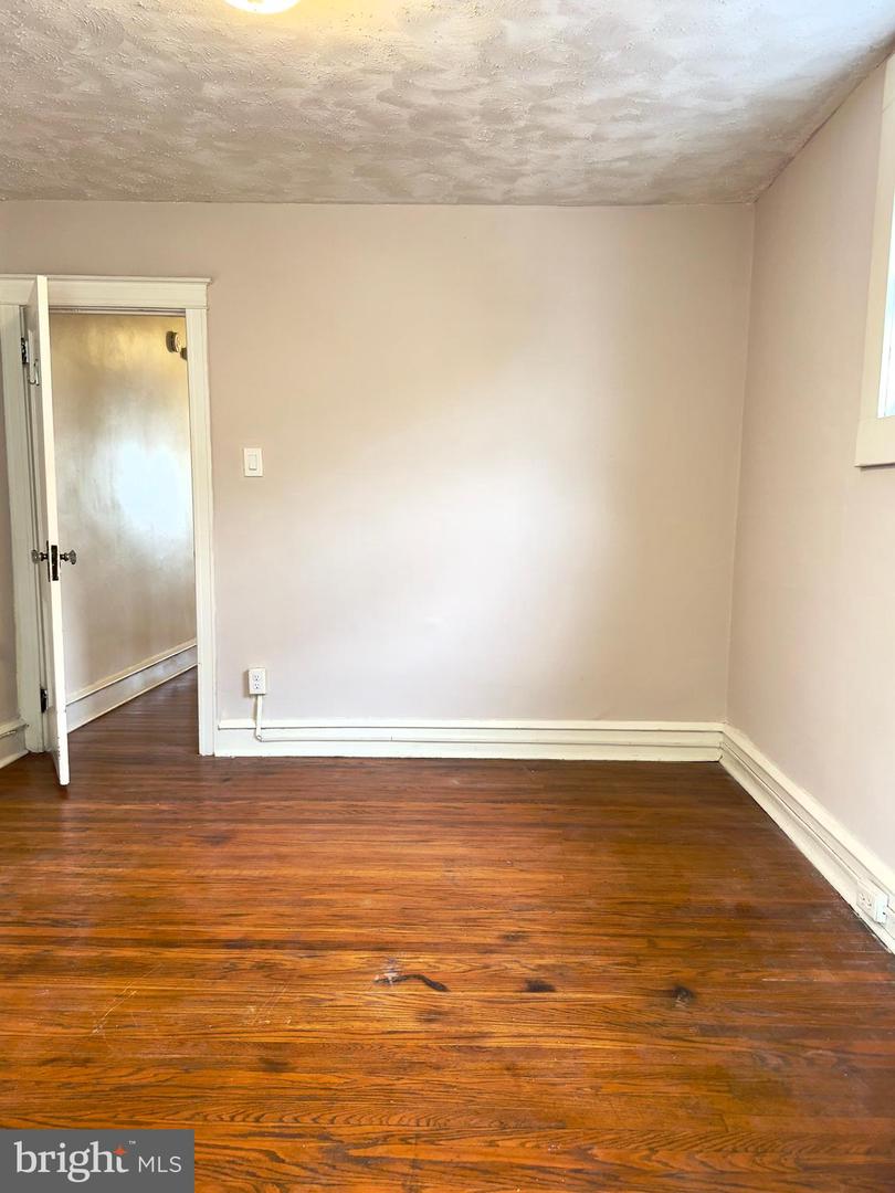 653 Gerhard St Property Photo 26