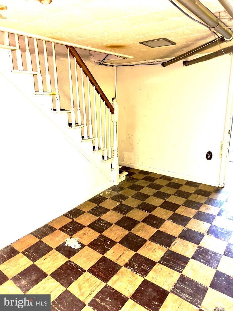 653 Gerhard St Property Photo 34