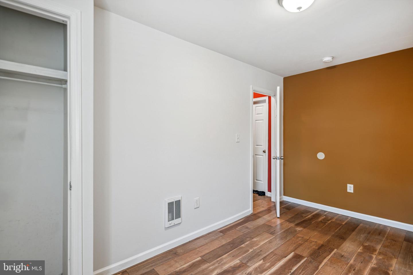 1612 Fontain St Property Photo 6