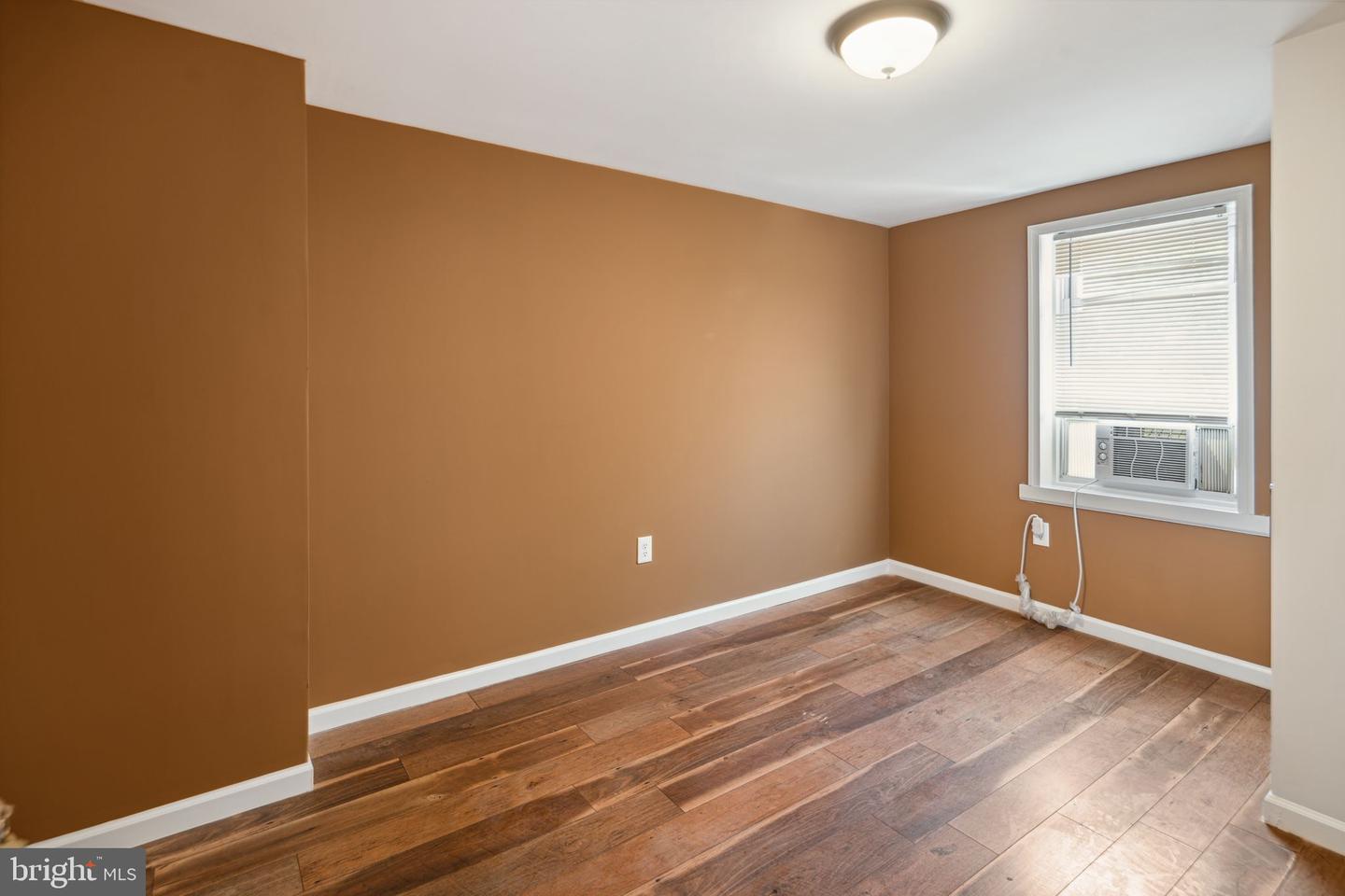 1612 Fontain St Property Photo 9