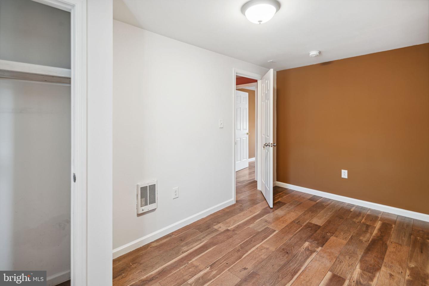 1612 Fontain St Property Photo 10