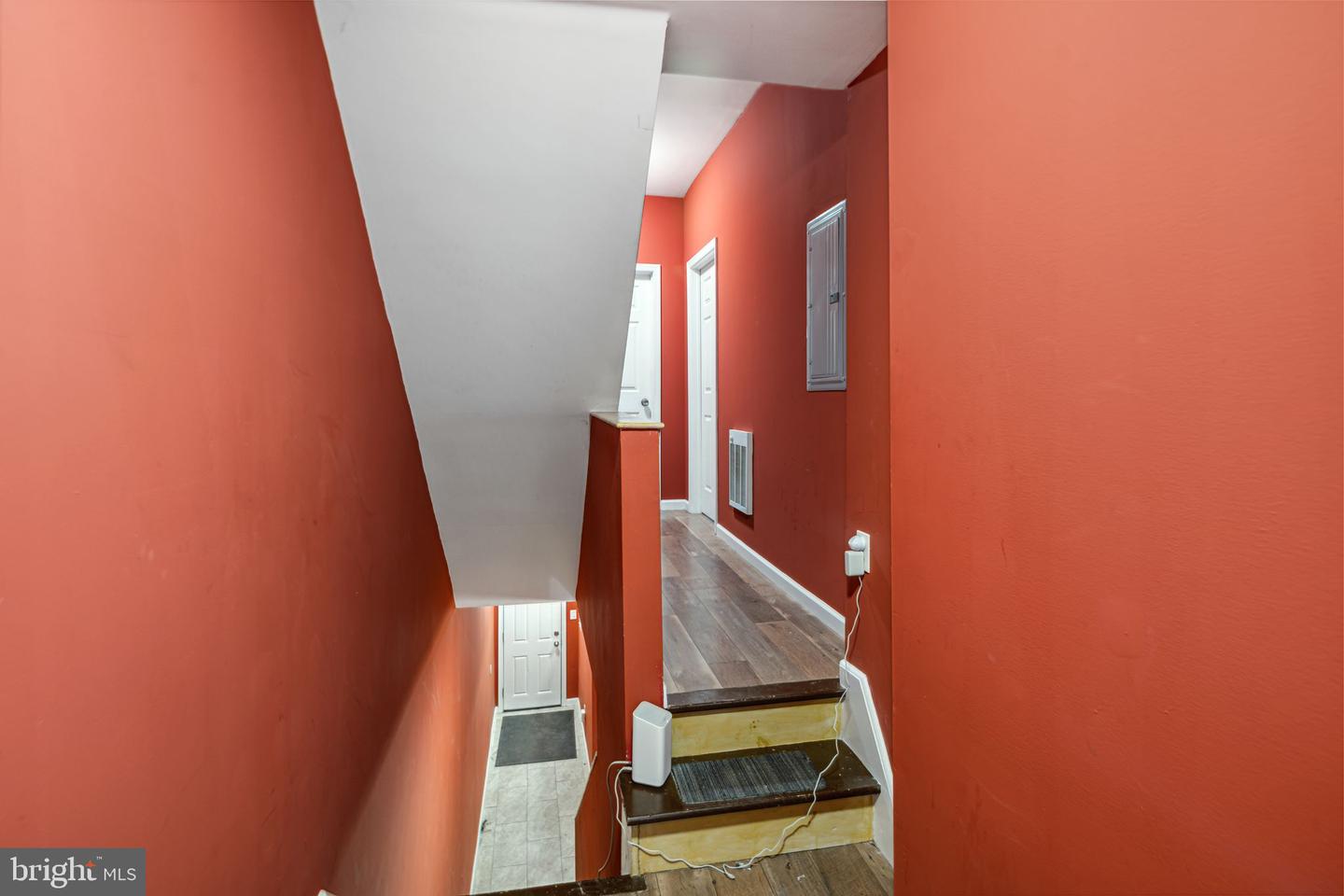 1612 Fontain St Property Photo 12