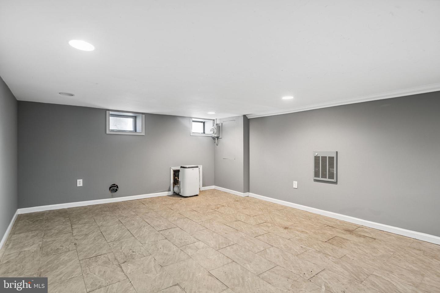 1612 Fontain St Property Photo 17