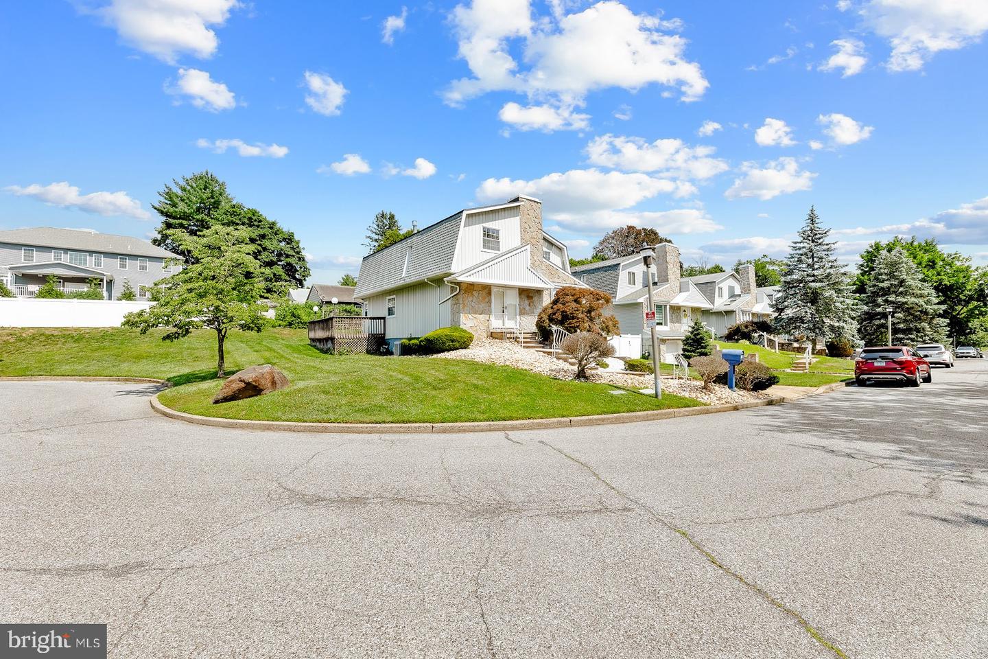 115 Wexford Pl Property Photo 1