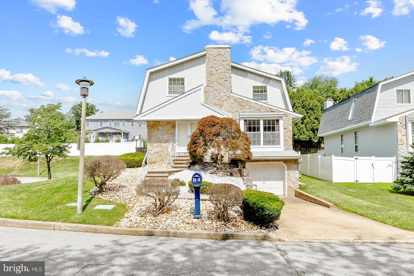 115 Wexford Pl Property Photo 2