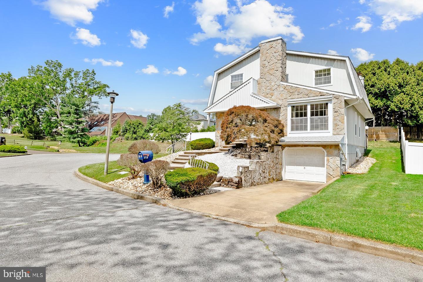 115 Wexford Pl Property Photo 4