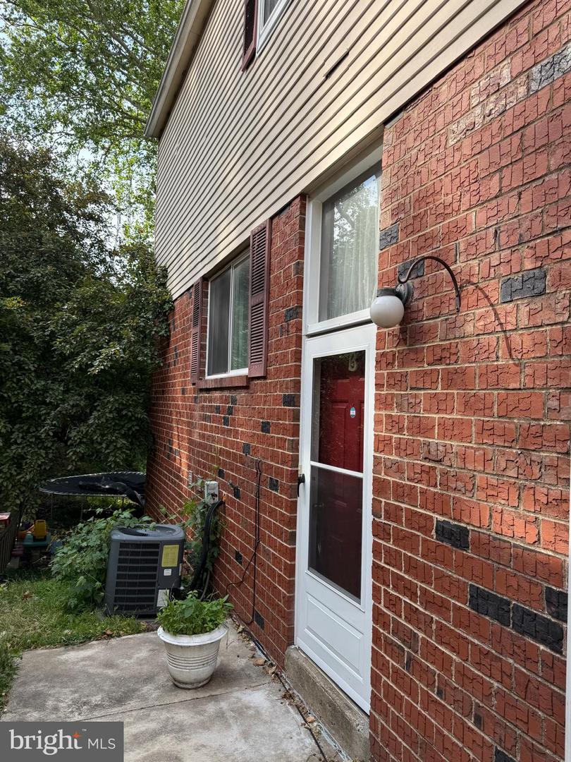 9388 NEIL RD #B Property Photo 1