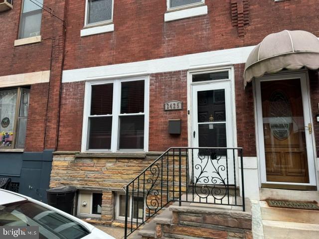 2425 S Rosewood St Property Photo 1