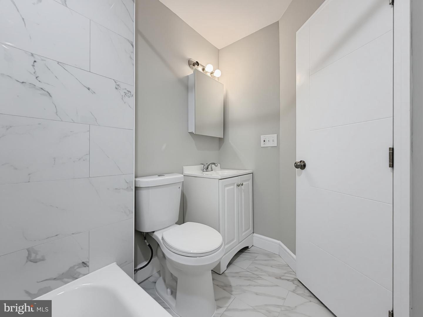 4951 N Franklin St Property Photo 28