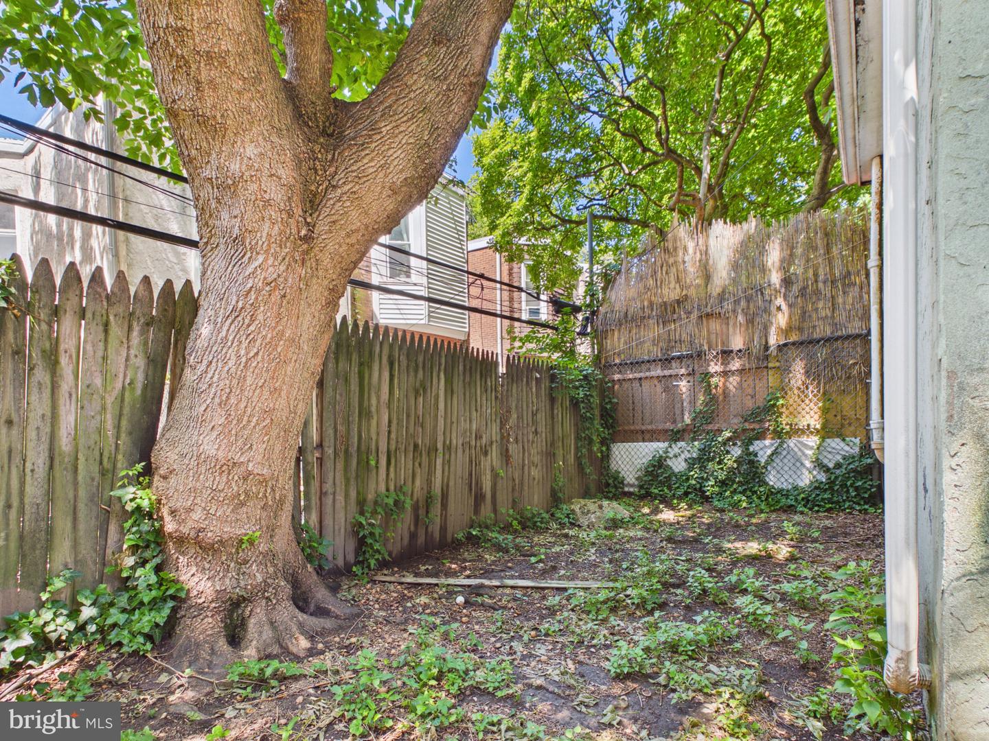 824 S St Bernard St Property Photo 3