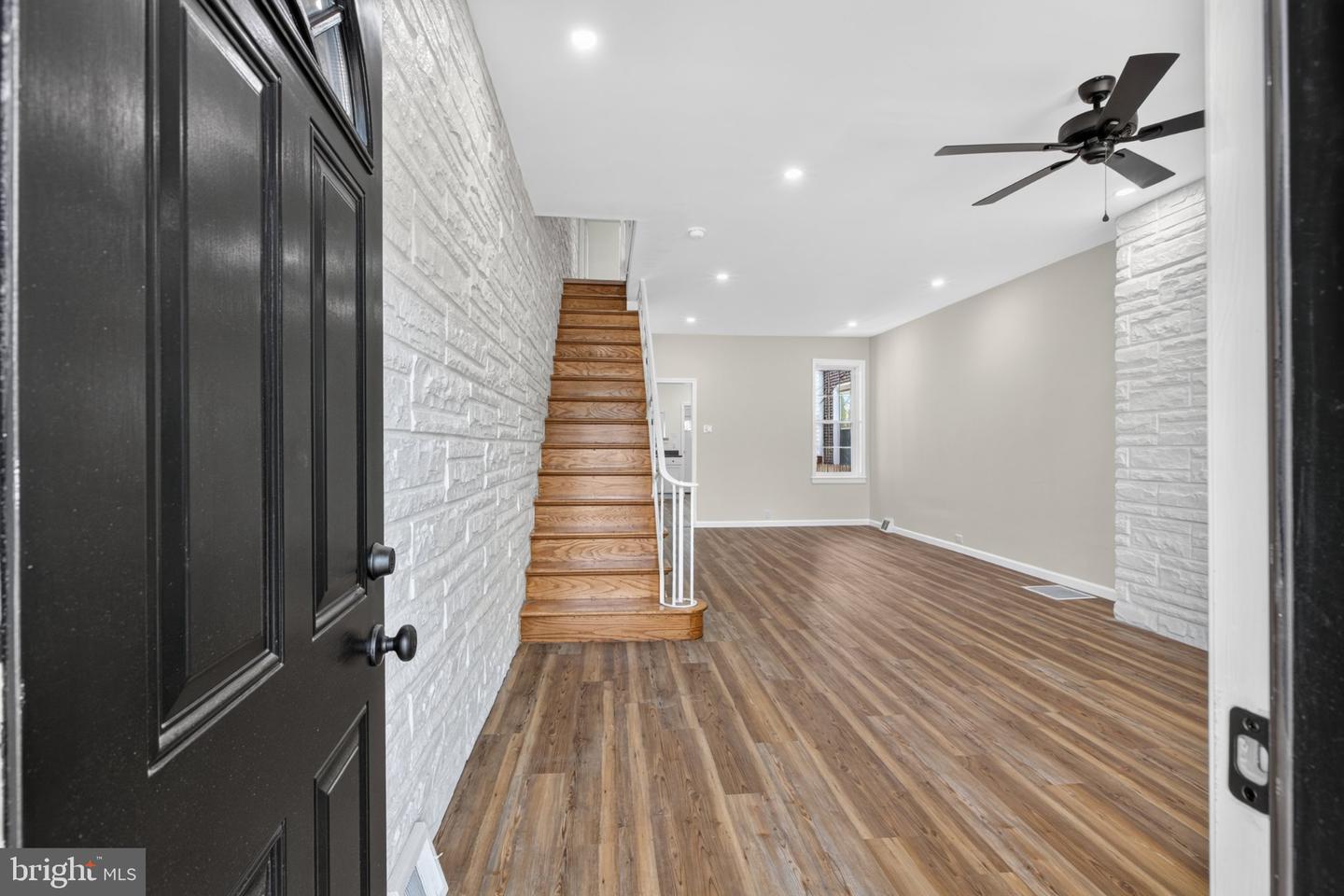 4727 Comly St Property Photo 3