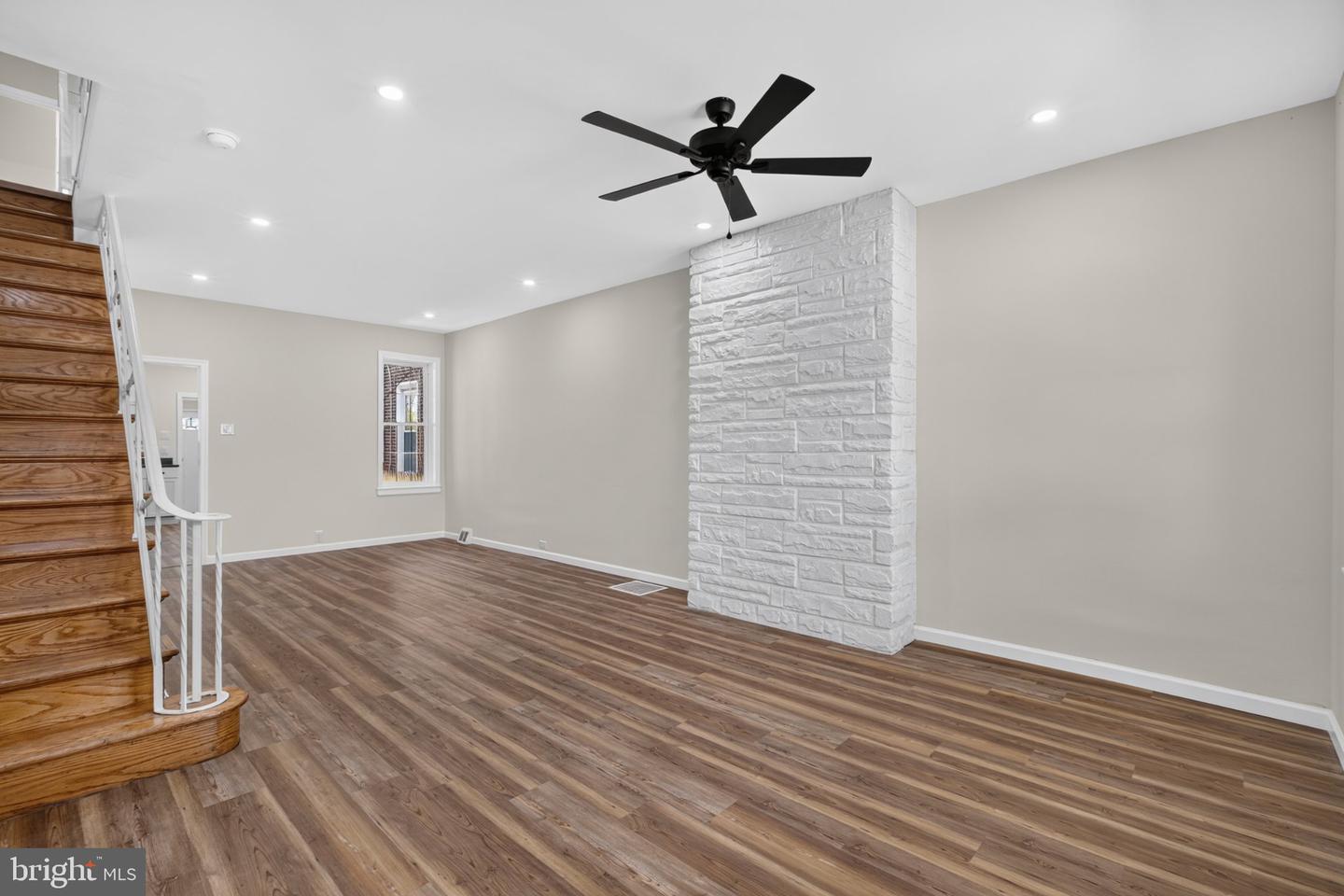 4727 Comly St Property Photo 4