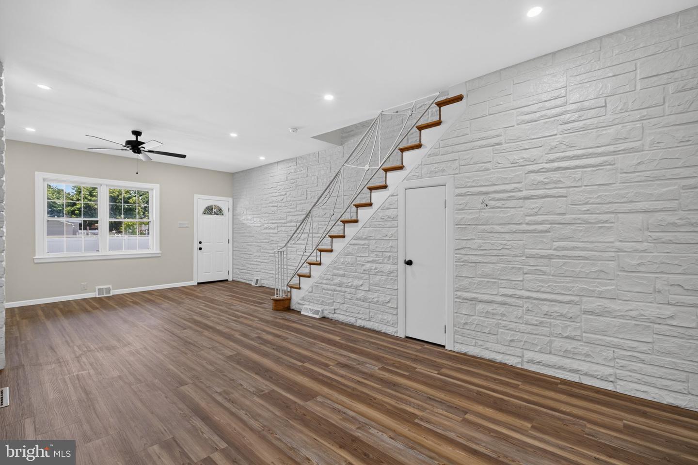 4727 Comly St Property Photo 5