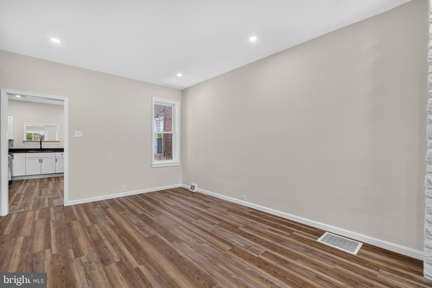 4727 Comly St Property Photo 8