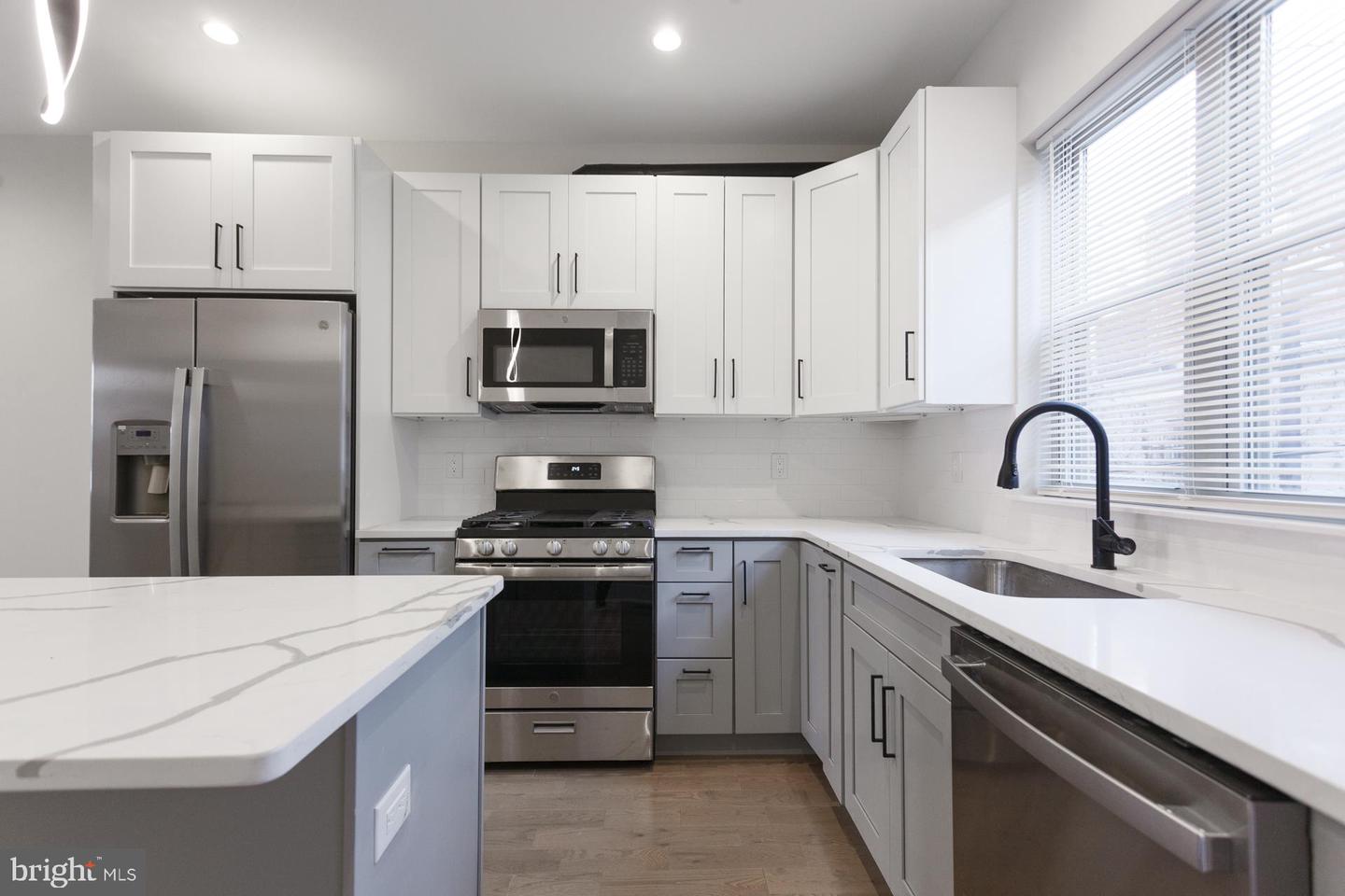 5126 Malcolm St Property Photo 3