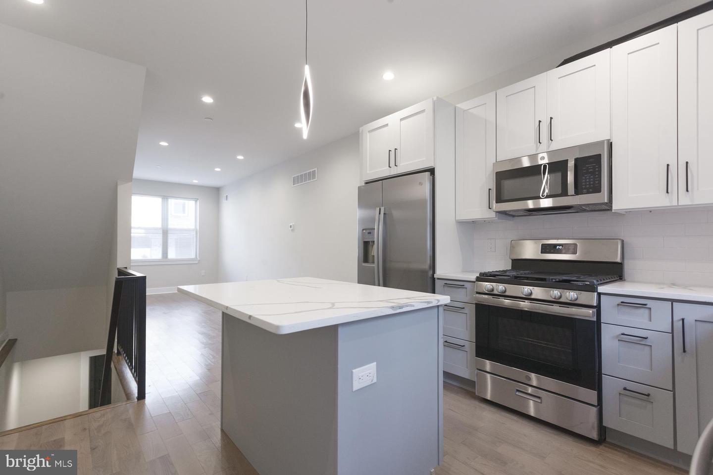 5126 Malcolm St Property Photo 4