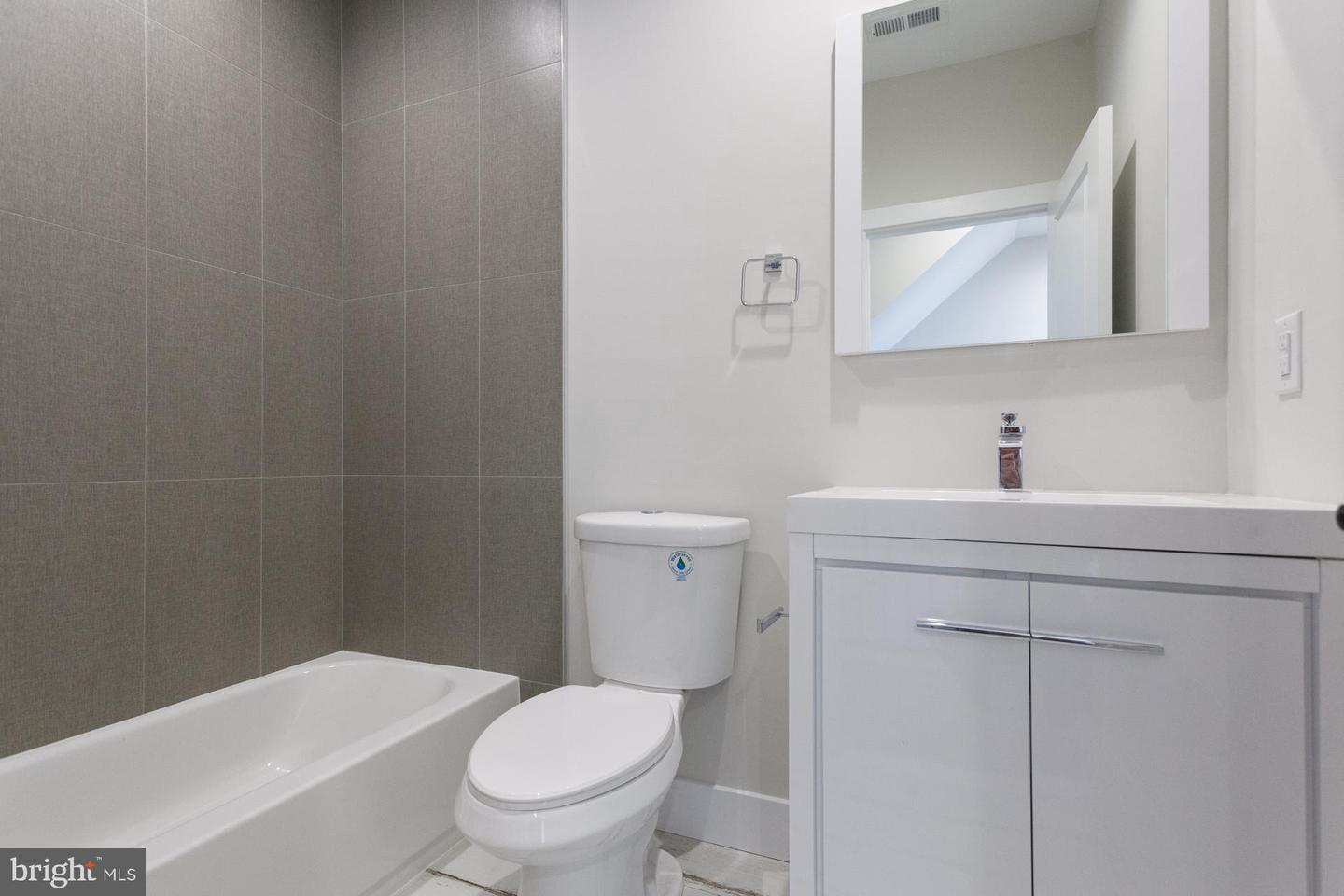 5126 Malcolm St Property Photo 6