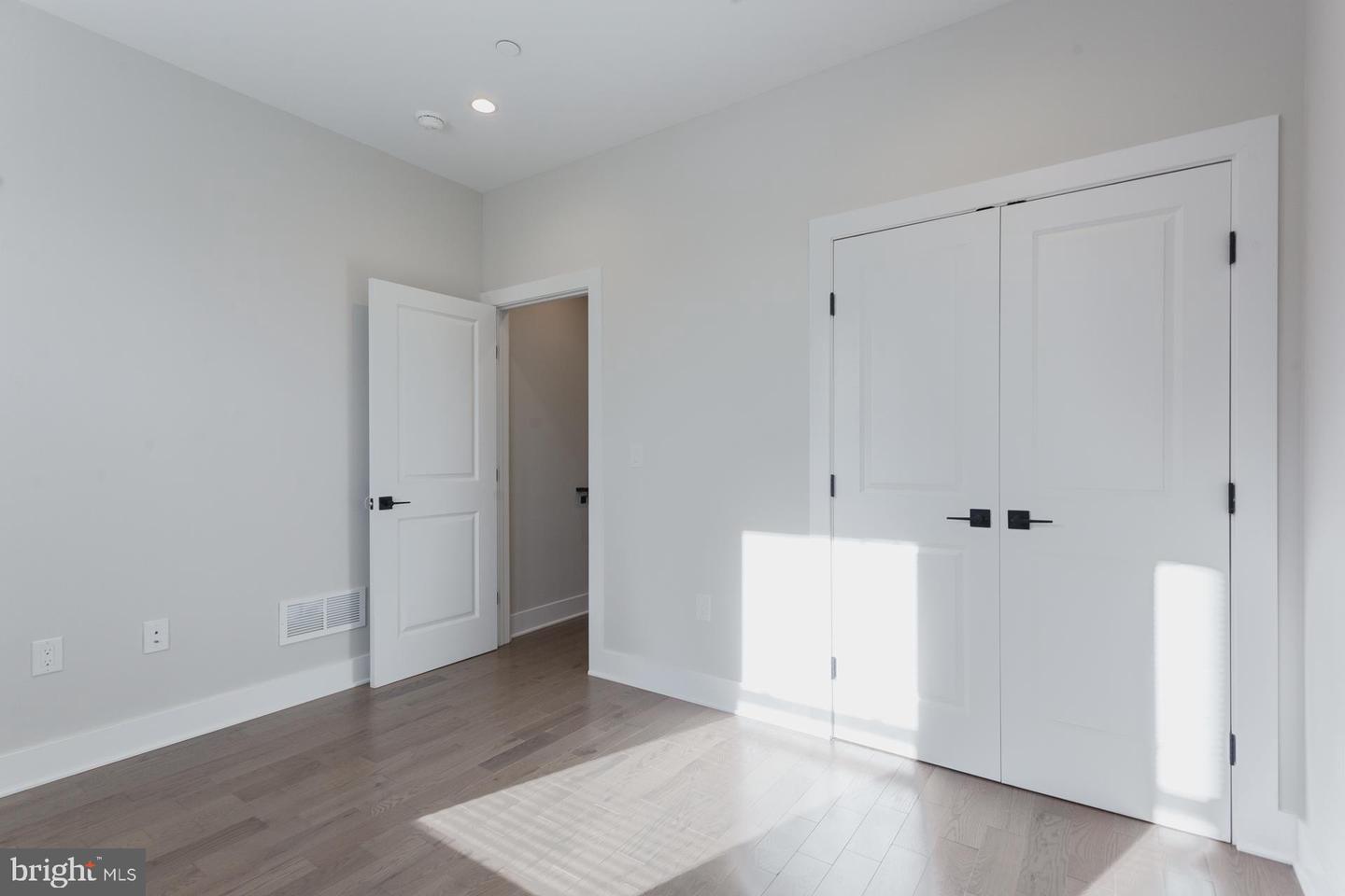 5126 Malcolm St Property Photo 7
