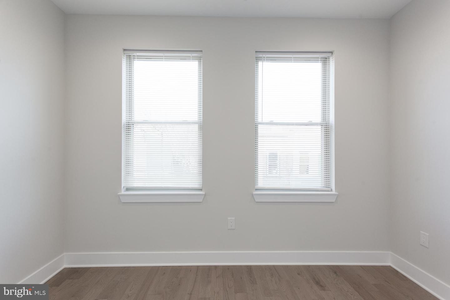 5126 Malcolm St Property Photo 9