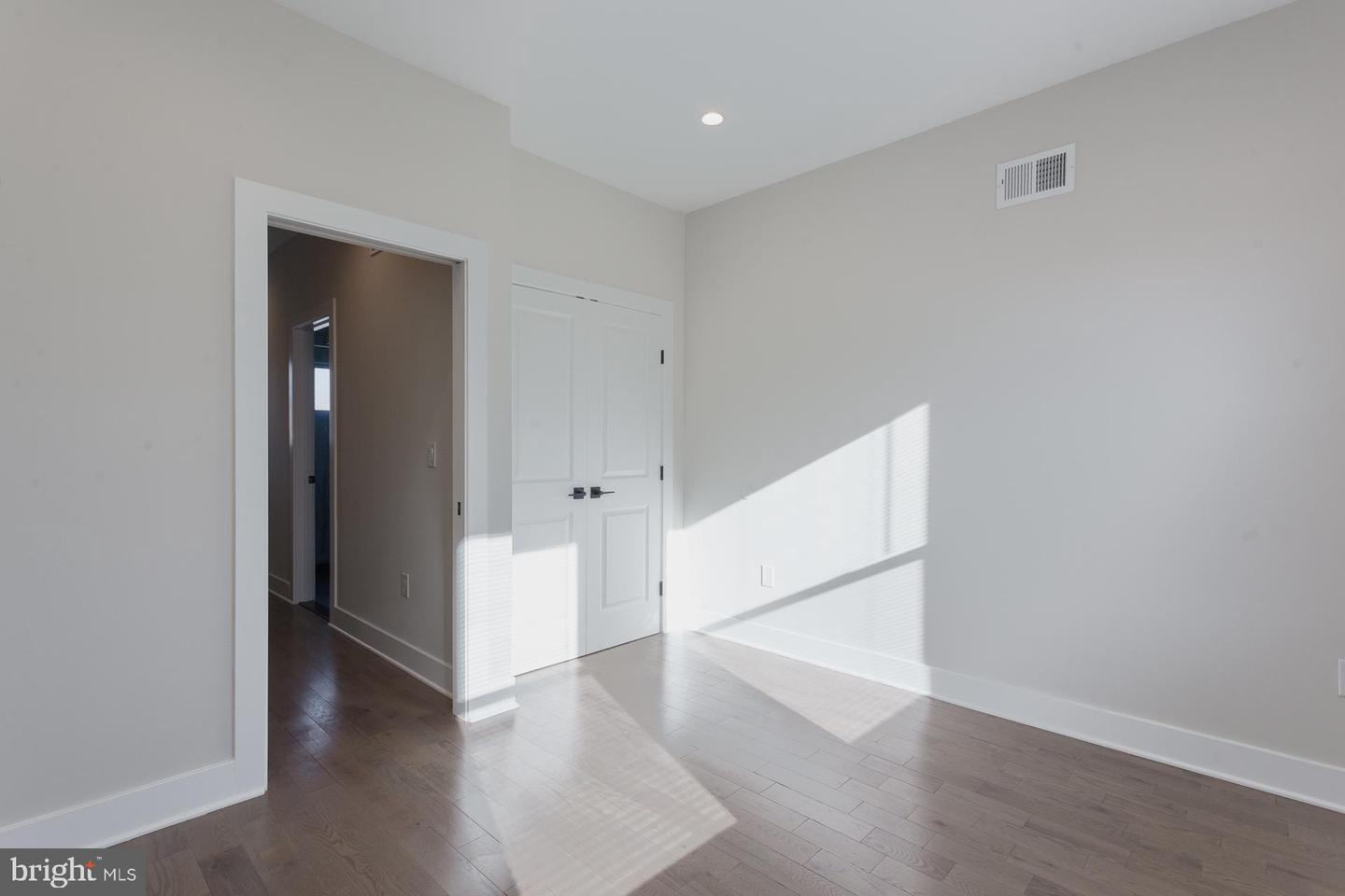 5126 Malcolm St Property Photo 13