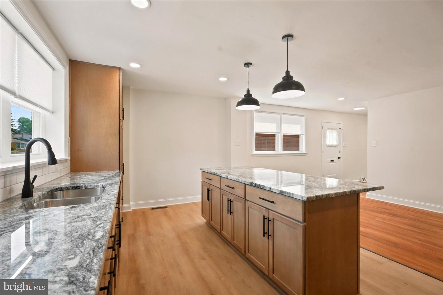 668 Renz St Property Photo 4
