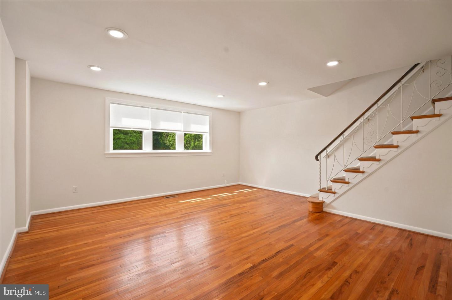 668 Renz St Property Photo 8