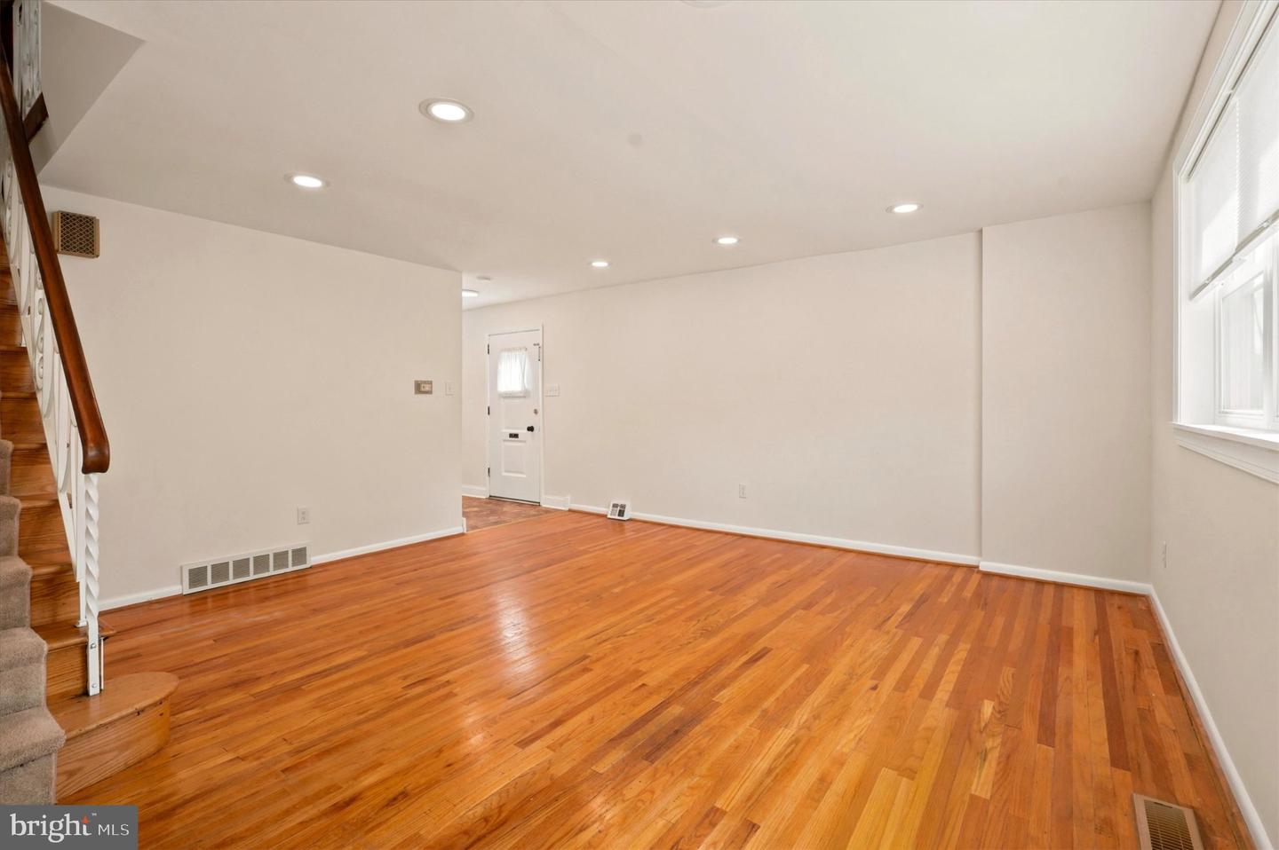 668 Renz St Property Photo 9