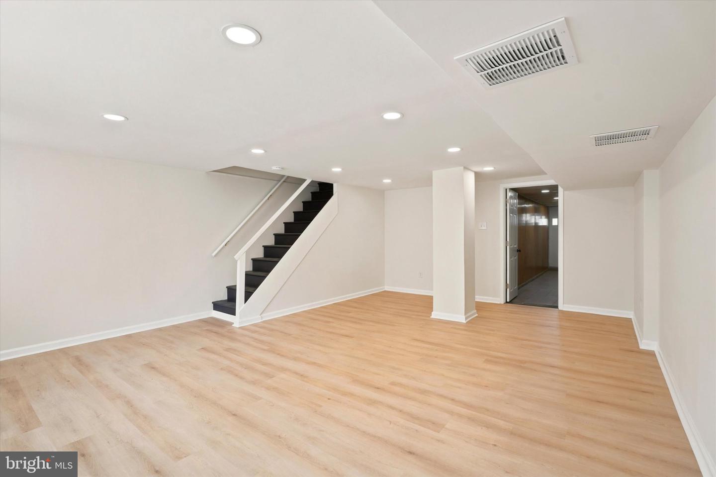 668 Renz St Property Photo 14