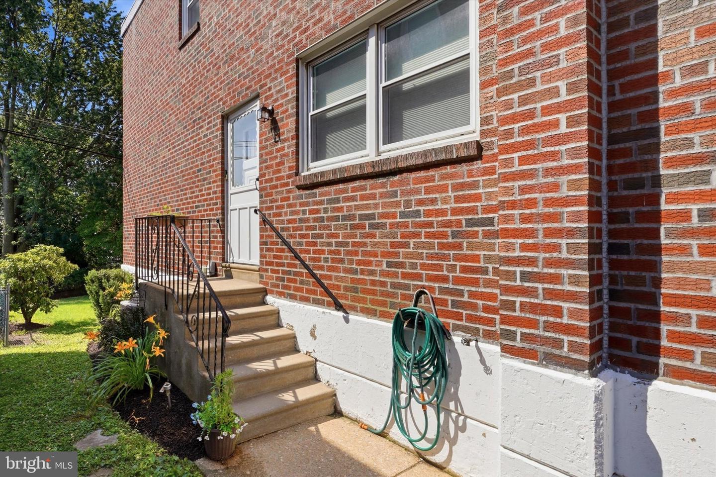 668 Renz St Property Photo 25