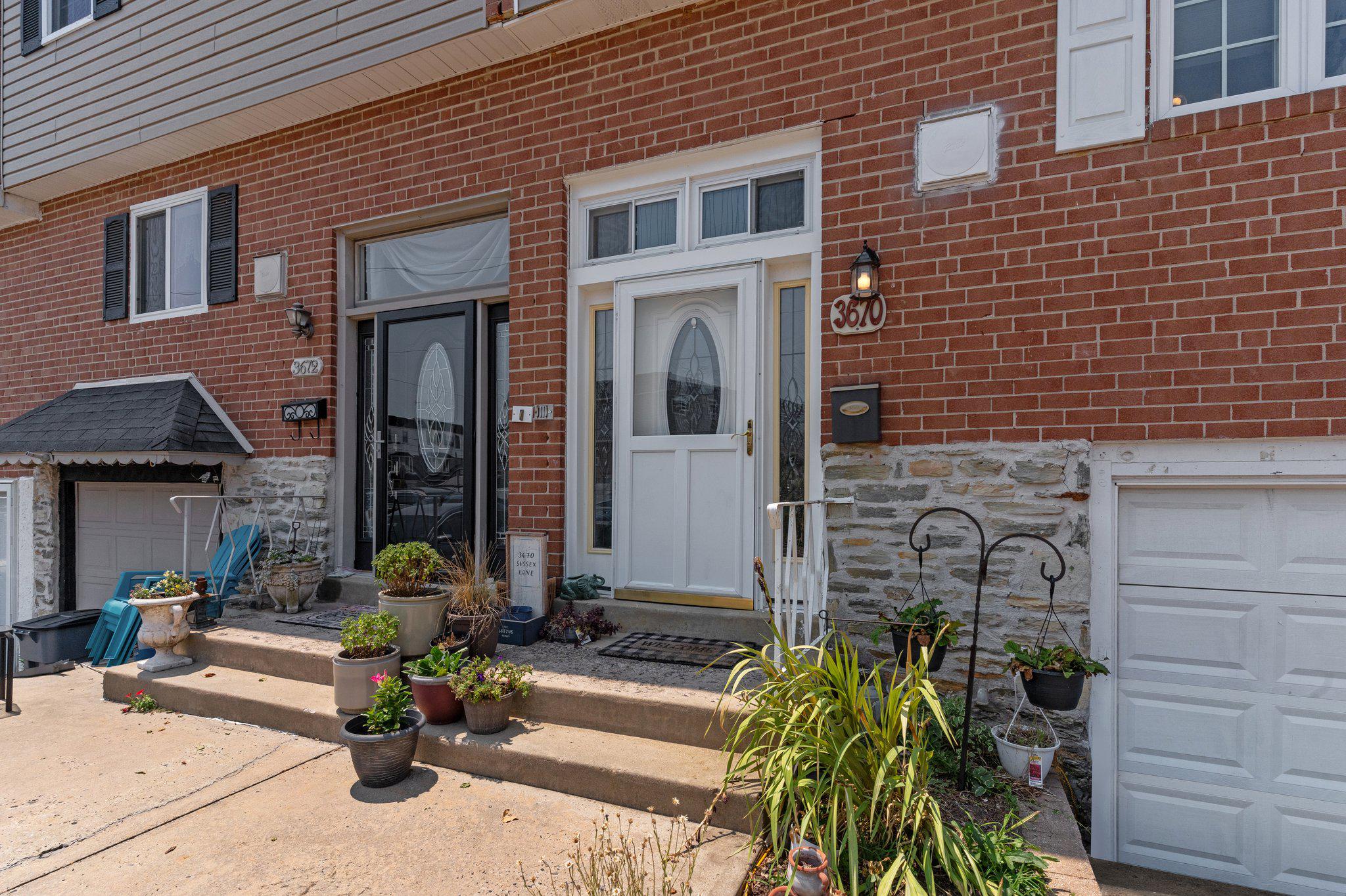 3670 Sussex Ln Property Photo 2