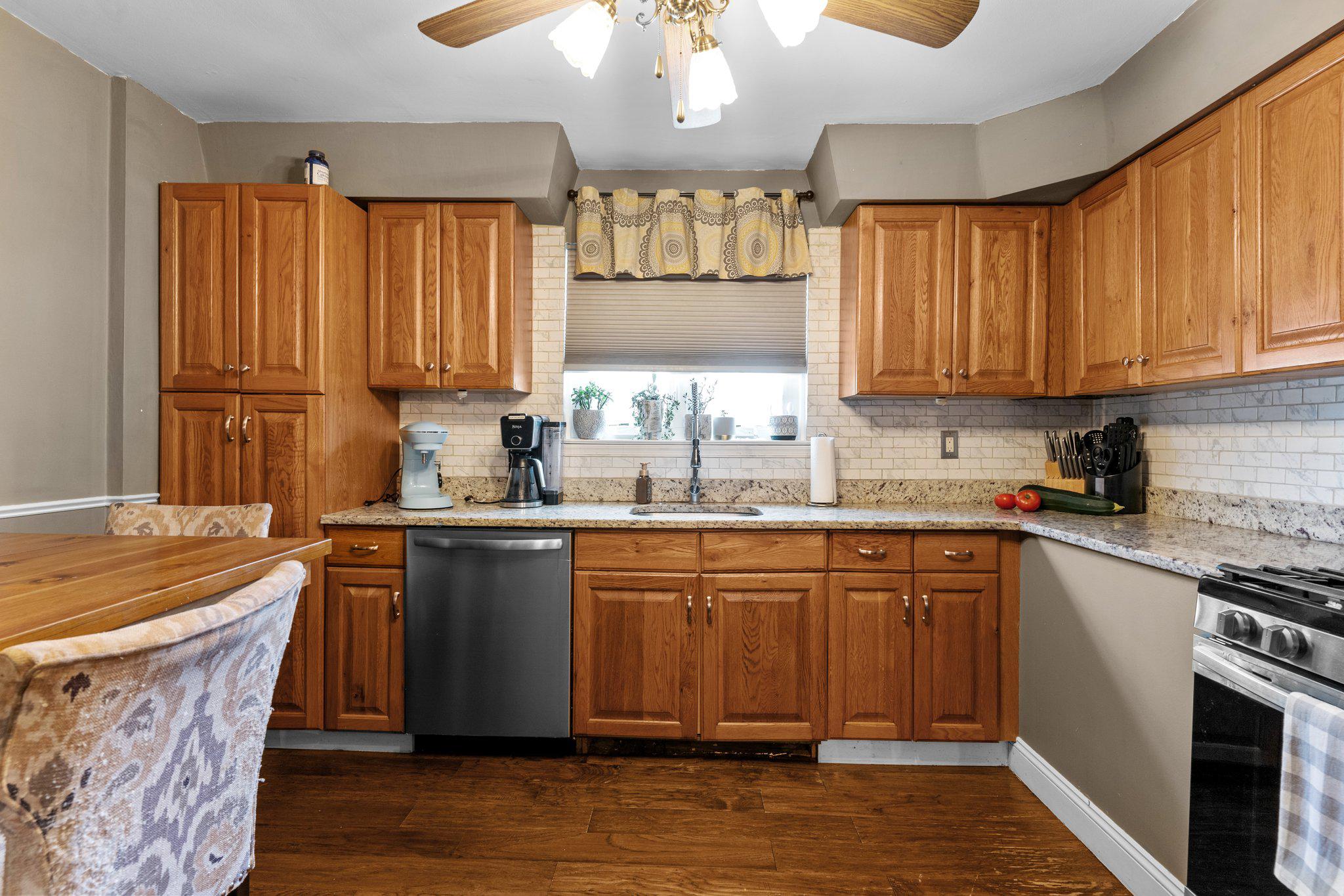 3670 Sussex Ln Property Photo 5
