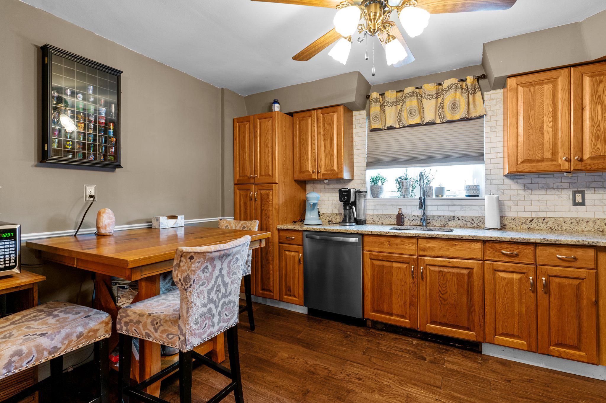 3670 Sussex Ln Property Photo 6