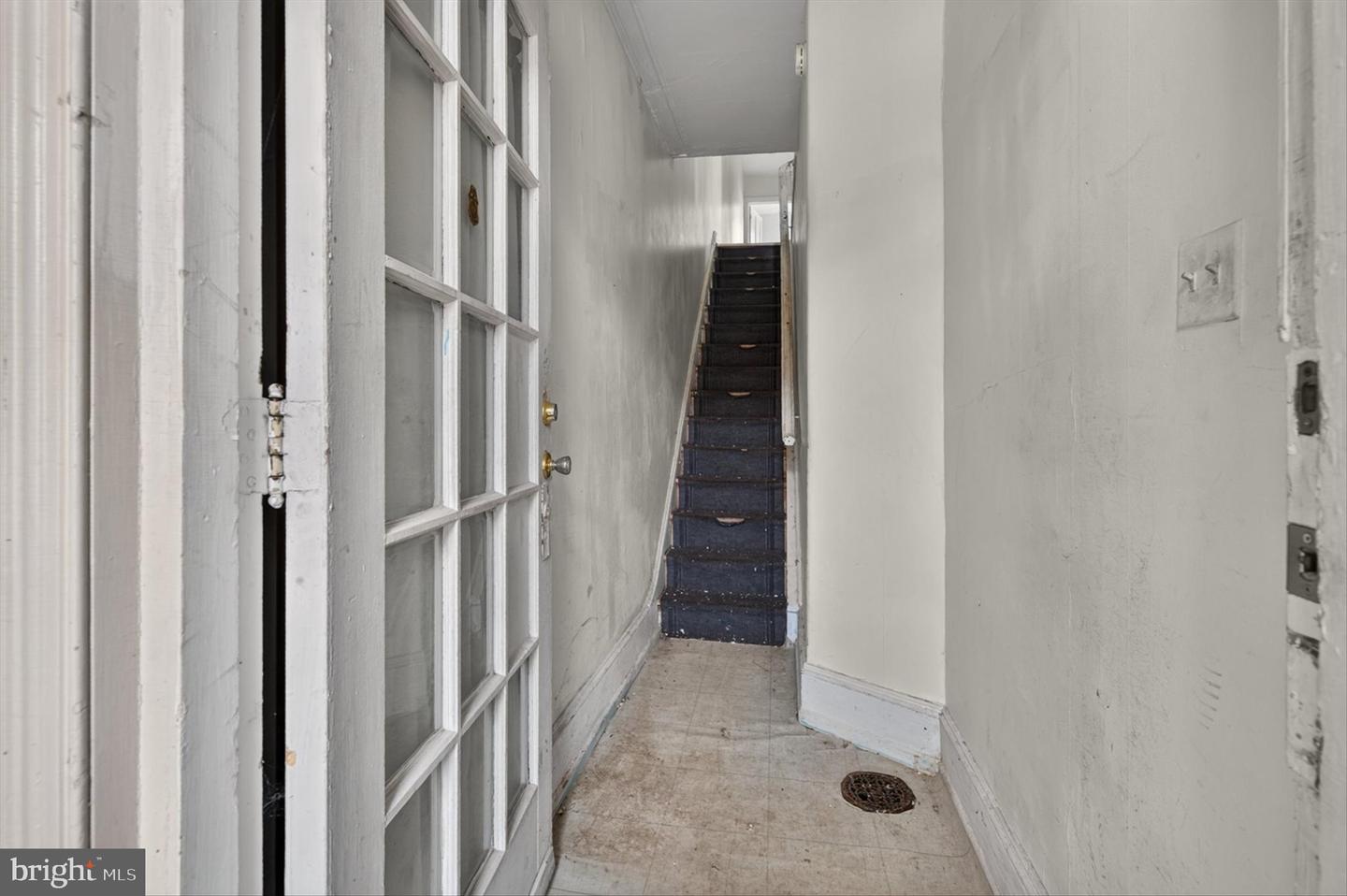 2911 W Susquehanna Ave Property Photo 3