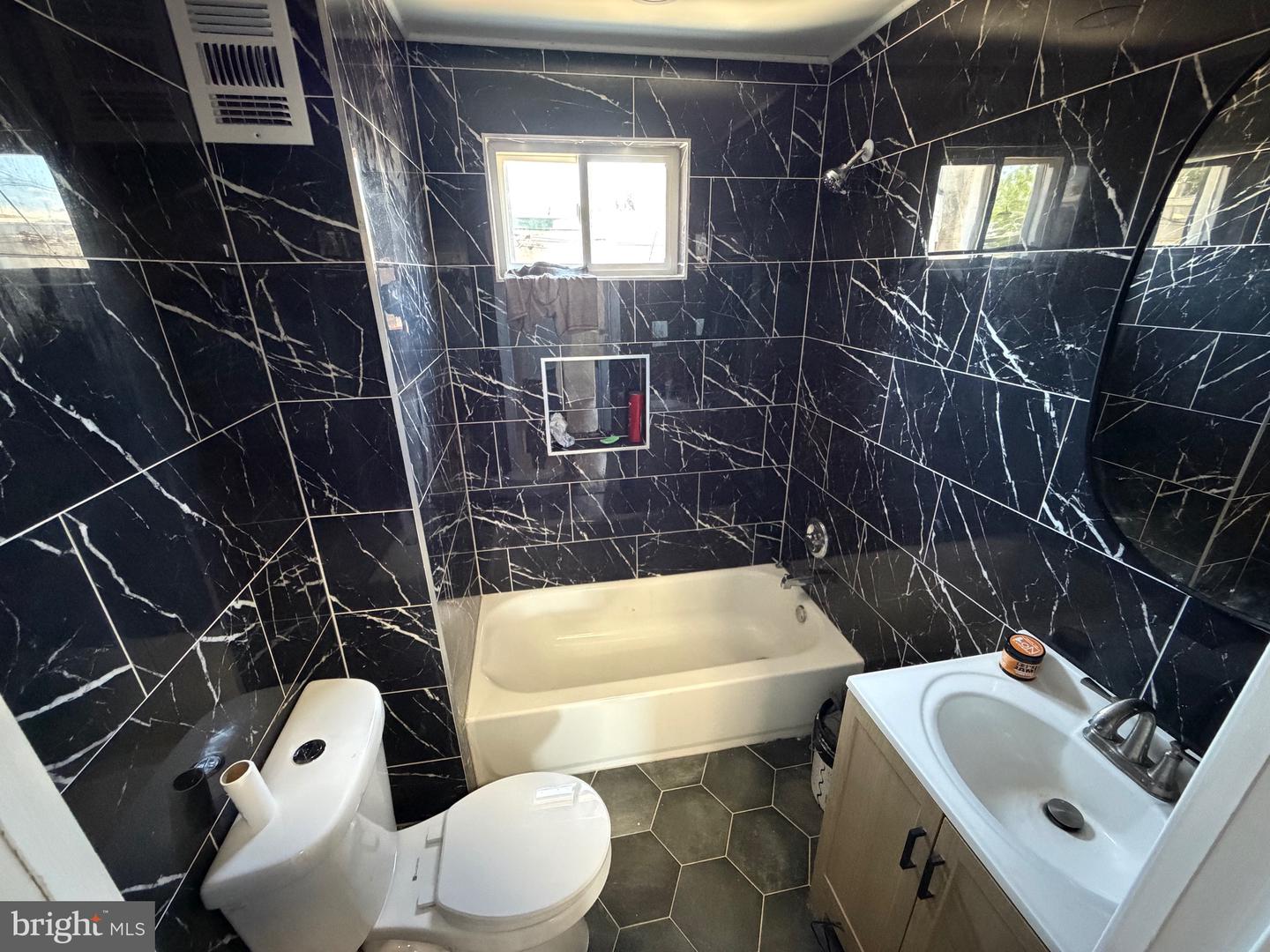 24 S Sickels St Property Photo 6