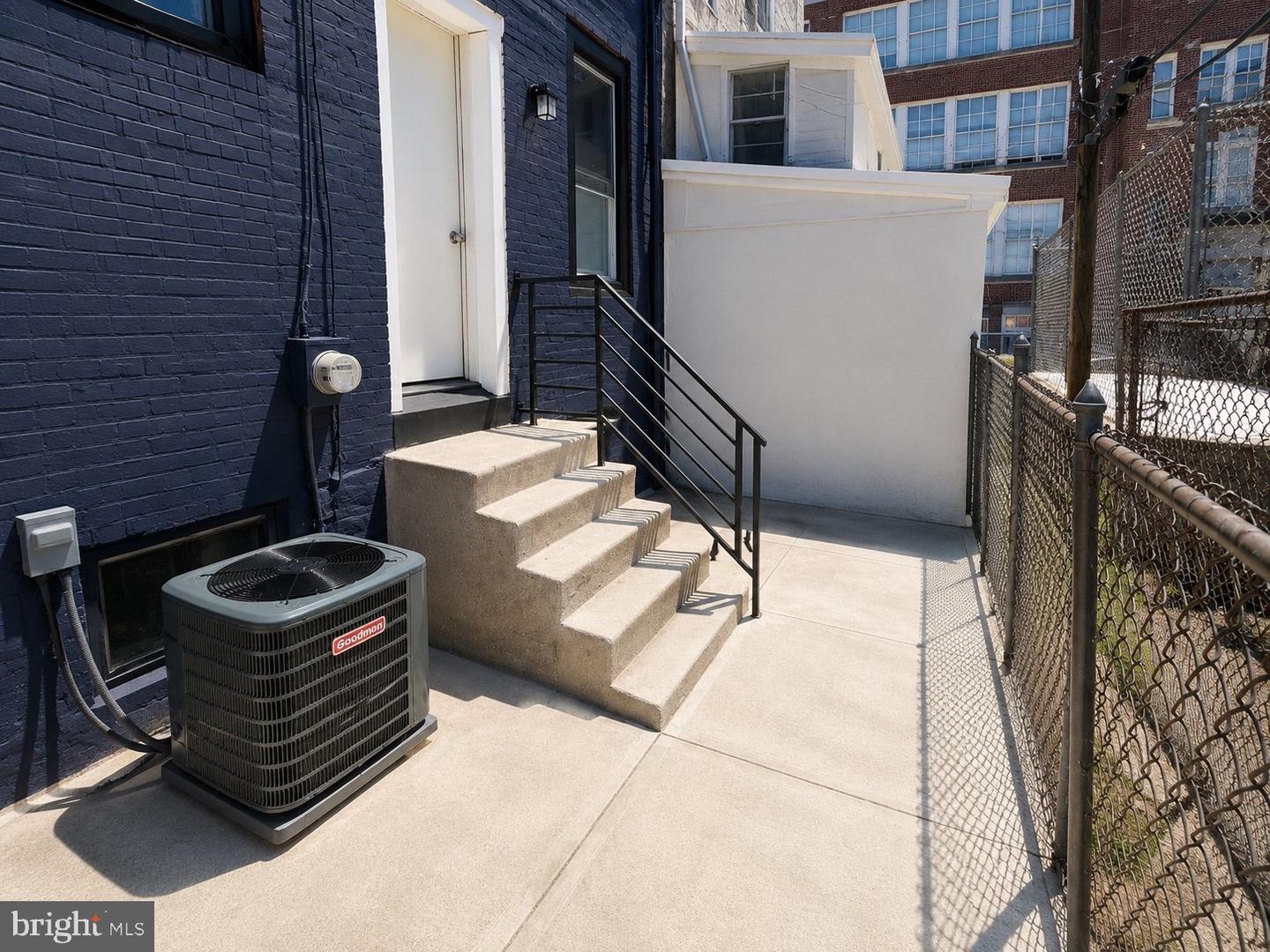 24 S Sickels St Property Photo 13