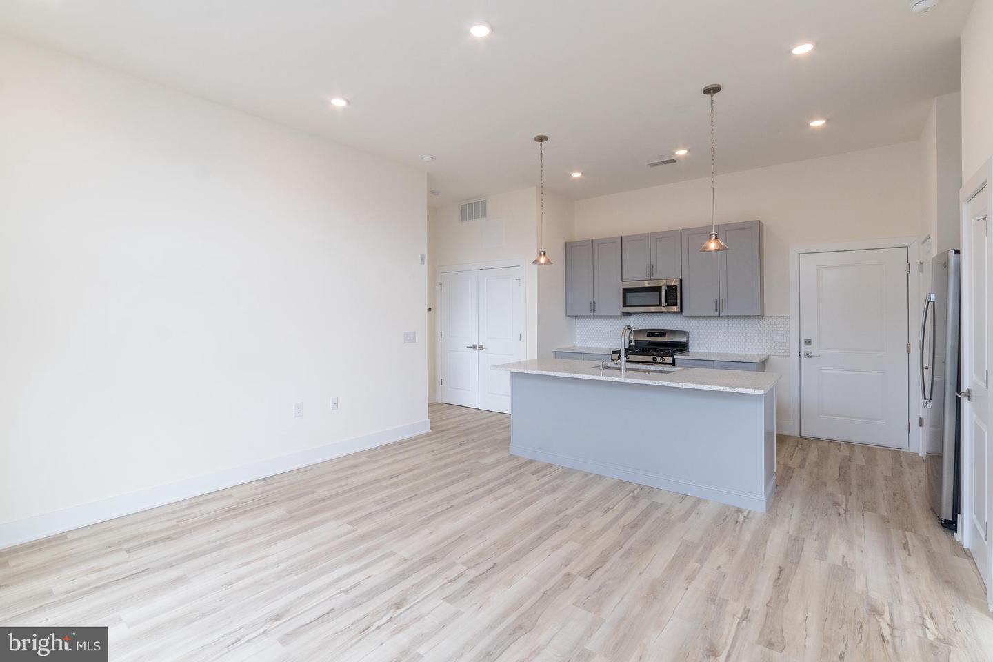 1129 Germantown Ave #unit 4c Property Photo 2