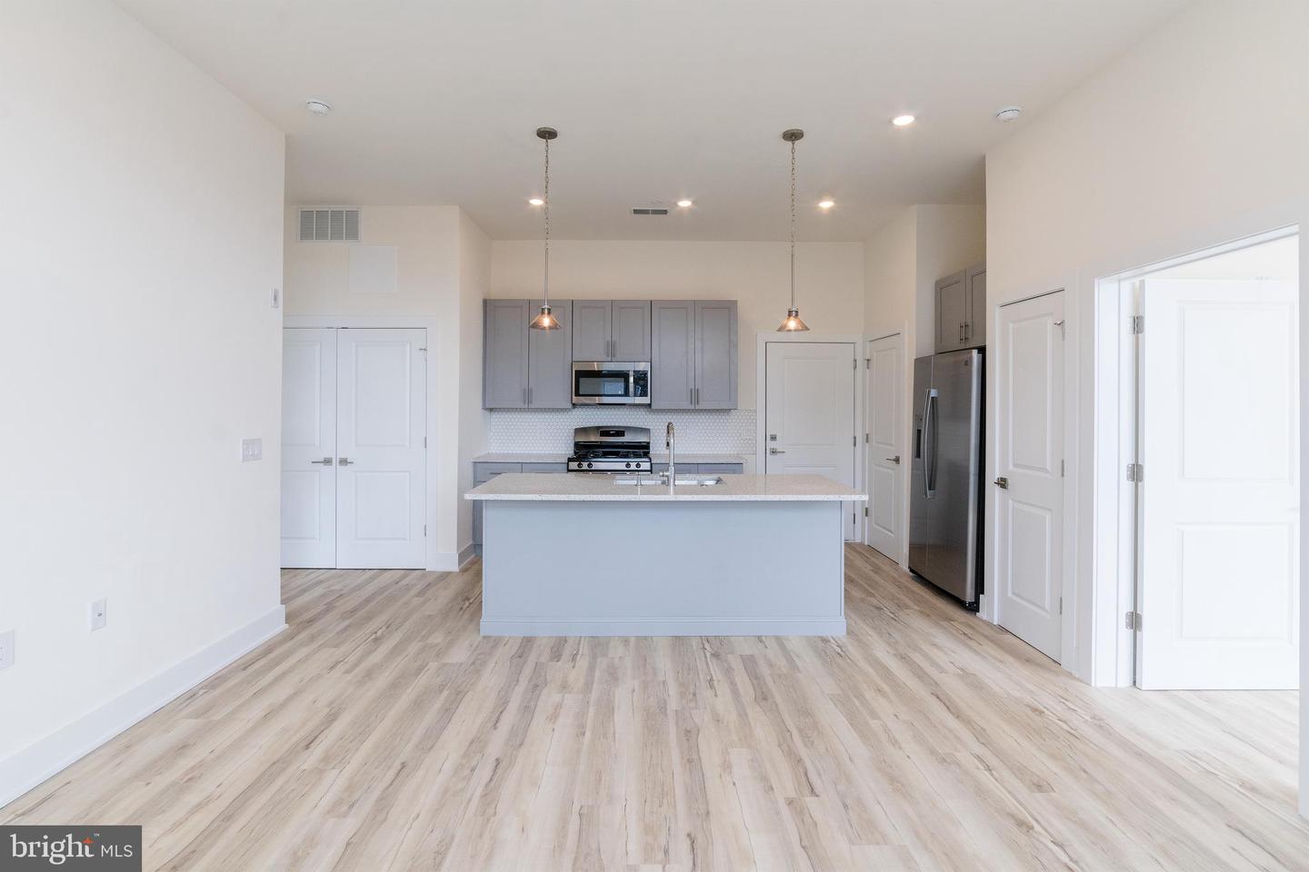 1129 Germantown Ave #unit 4c Property Photo 3