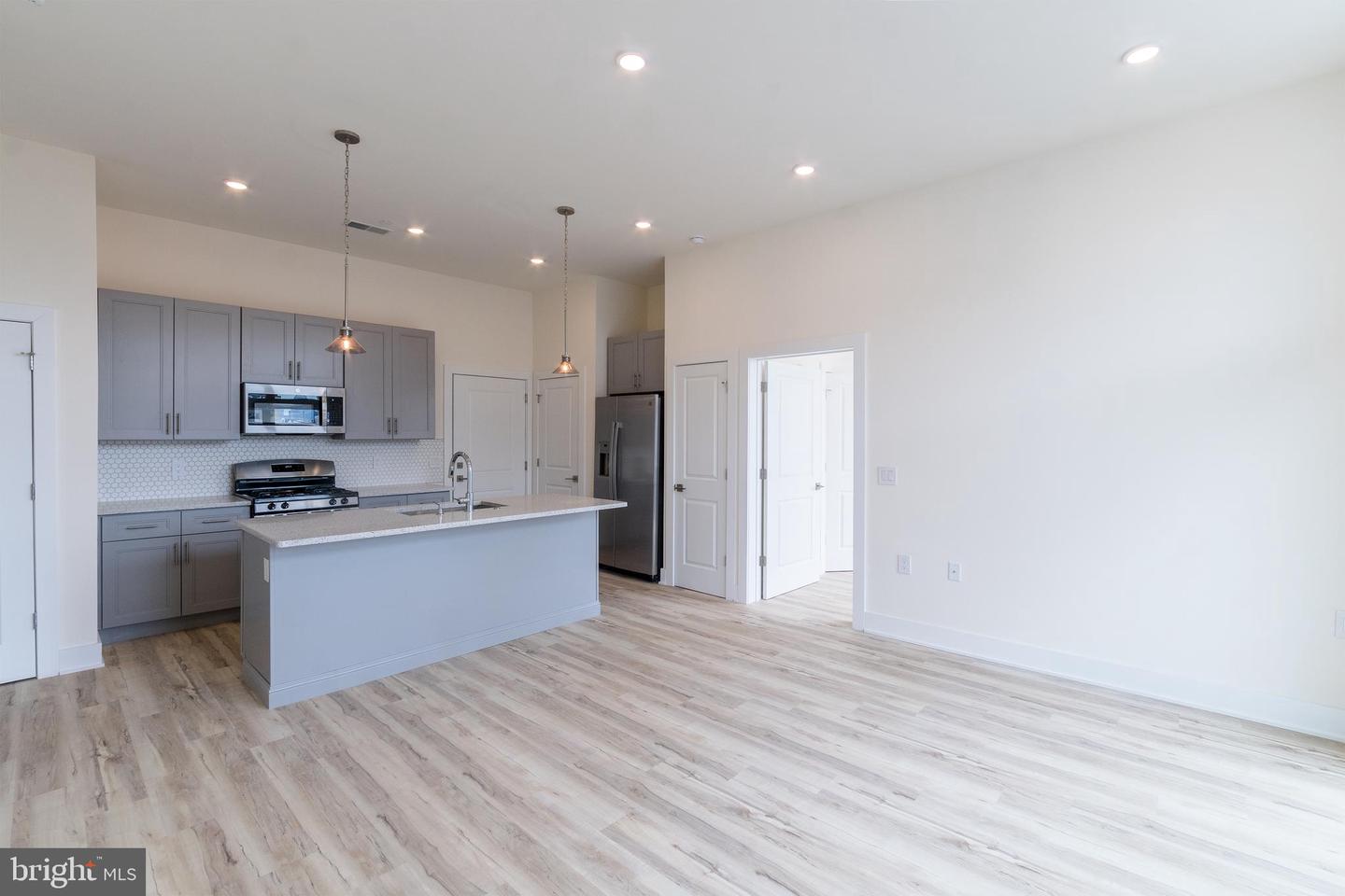 1129 Germantown Ave #unit 4c Property Photo 4