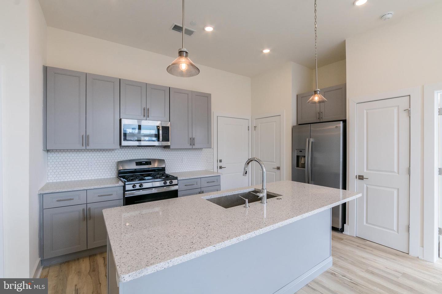 1129 Germantown Ave #unit 4c Property Photo 5